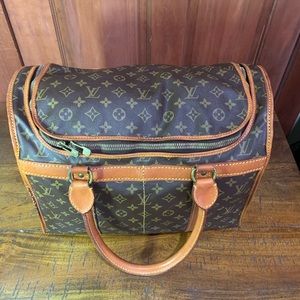 SOLD!!!   AUTHENTIC LOUIS VUITTON VINTAGE MONO SAC DEMI SOUPLE